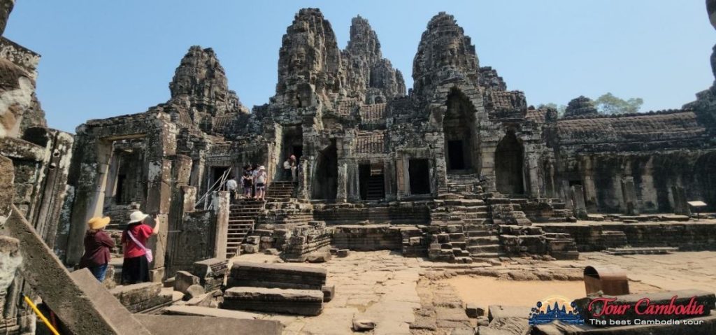 Đền Bayon với những tháp mặt cười