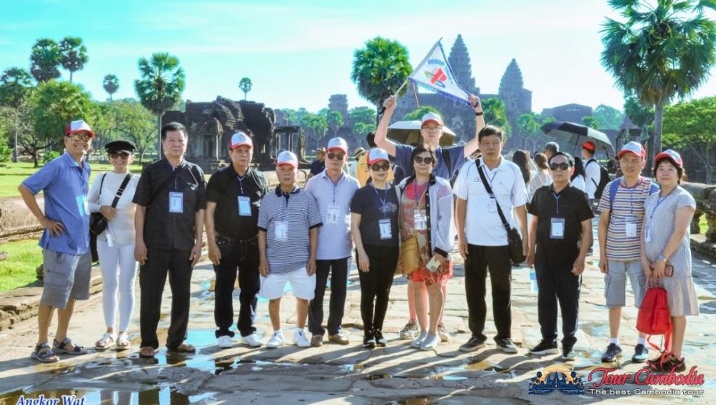 Đoàn khách từ Hà Nội tại Angkor Wat